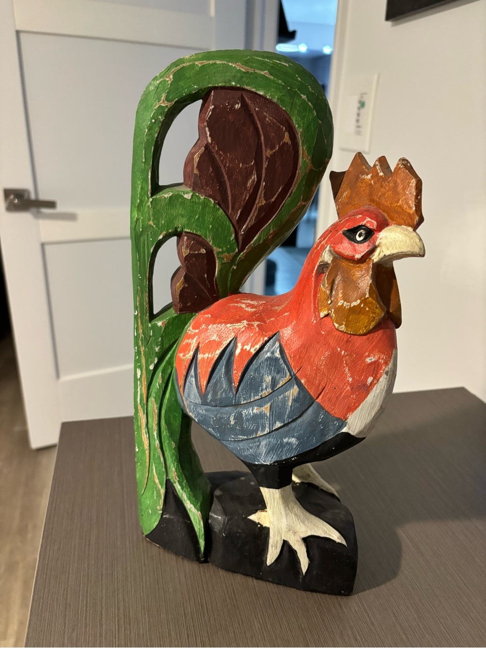 VINTAGE WOODEN ROOSTER COLORFUL DESIGN. HE IS MAJESTIC!